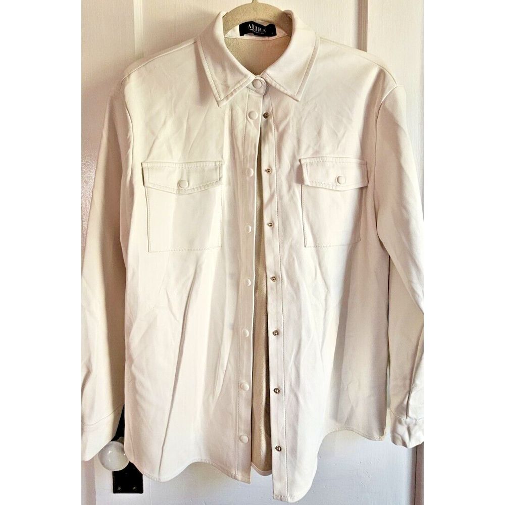 AKIRA woman faux leather snap button down shirt w/pockets off white Sz Small